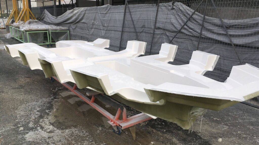 Fiberglass boat stringer repair - A stringer made of gelcoat, fiberglass and wood