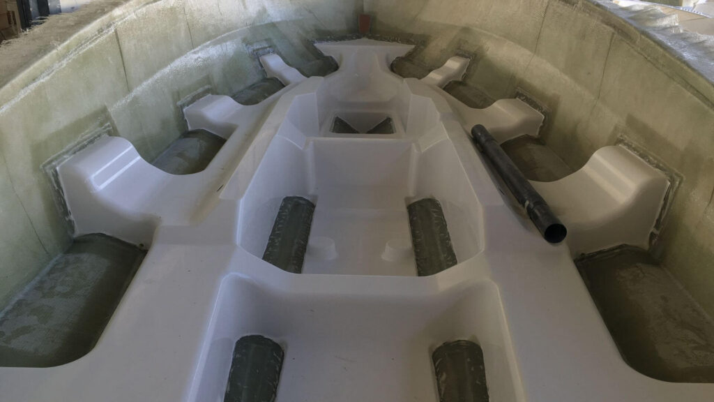 stringer inside fiberglass boat hull